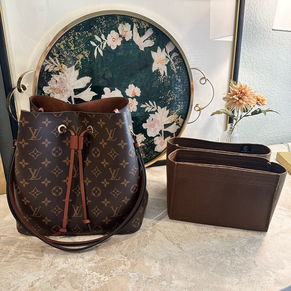 Louis Vuitton NeoNoe MM Monogram Bucket Bag - Picture 1 of 16